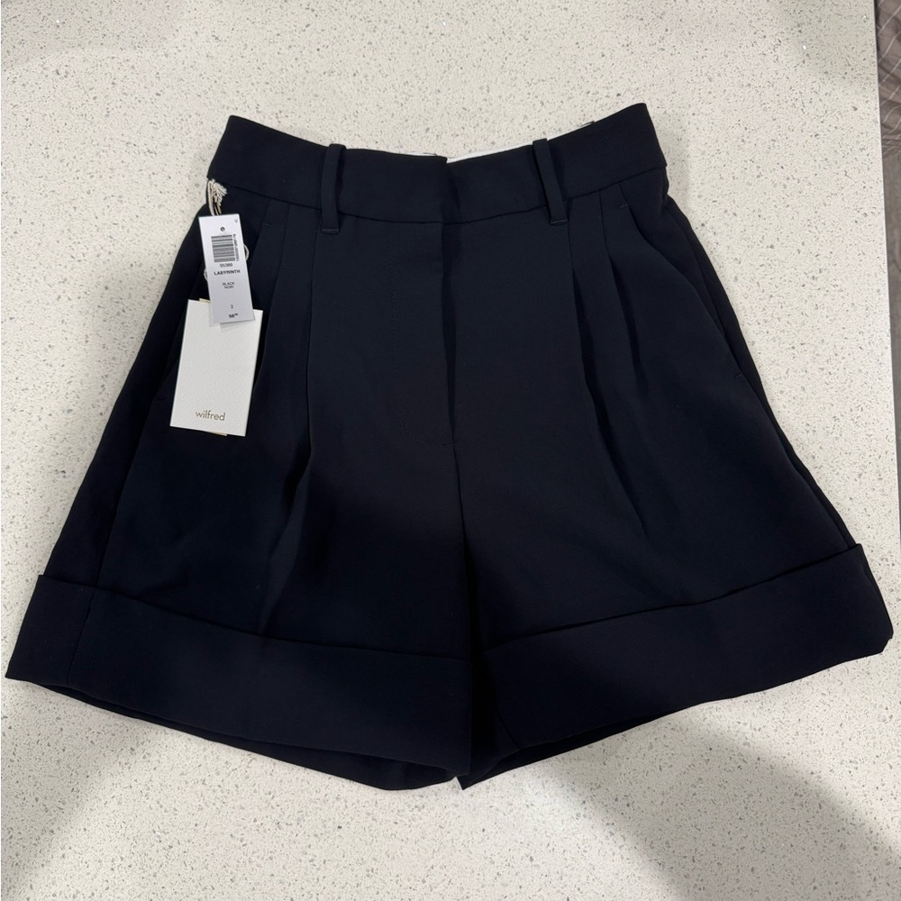 Aritzia Black Effortless Shorts, Tailored Fit Classic Design NWT